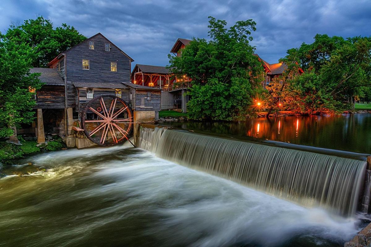 Moonshine Chalet, Hot Tub, Pool Access, Wifi, 1089 Free Tickets Each Paid Day, Dollywood And More Gatlinburg Exterior foto