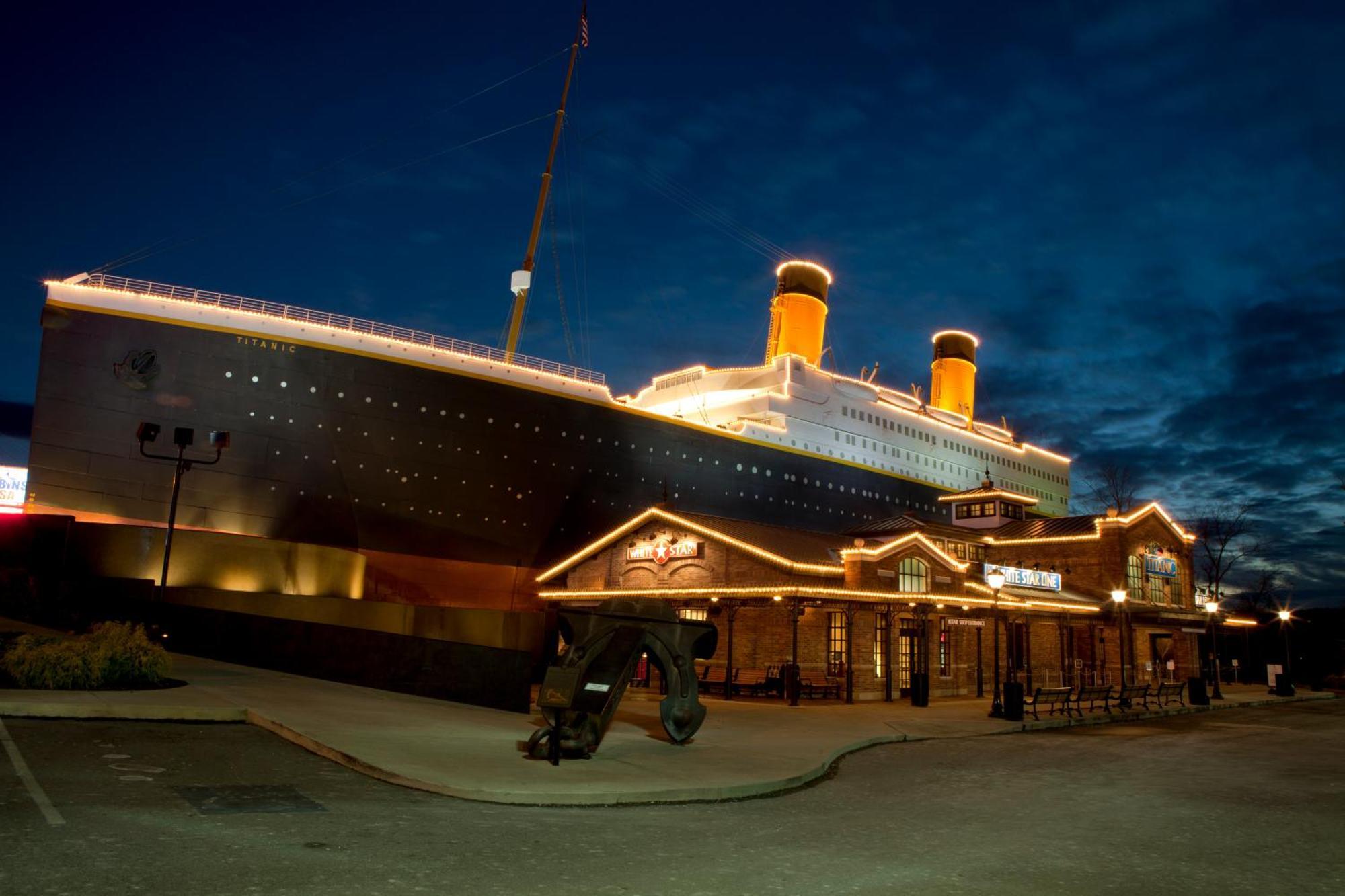 Moonshine Chalet, Hot Tub, Pool Access, Wifi, 1089 Free Tickets Each Paid Day, Dollywood And More Gatlinburg Exterior foto