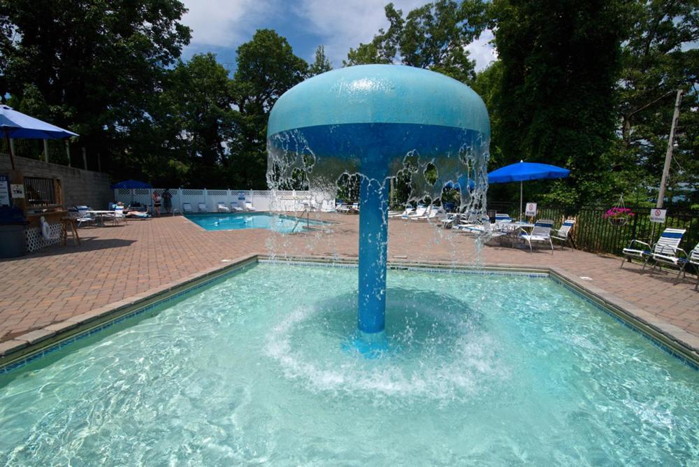 Moonshine Chalet, Hot Tub, Pool Access, Wifi, 1089 Free Tickets Each Paid Day, Dollywood And More Gatlinburg Exterior foto